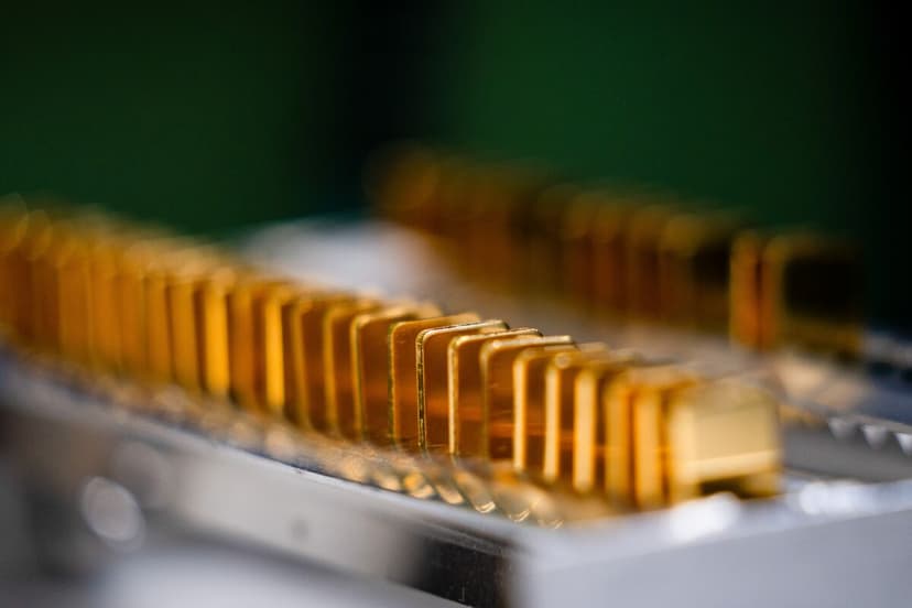 Gold Holds Steady Amidst Iran War Diplomatic Push