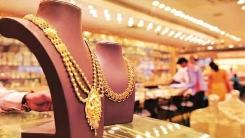 Gold Prices Hold Steady Near Highs, Silver Soars