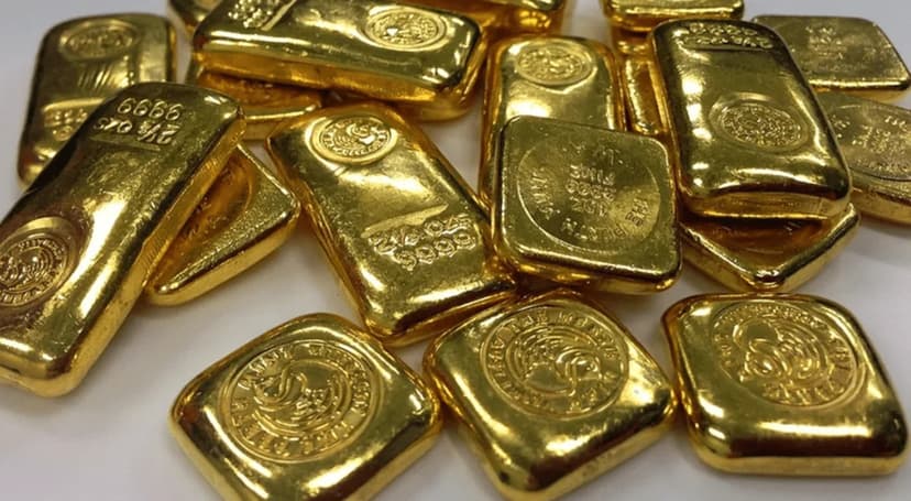 Gold Dips as Iran Peace Hopes Rise