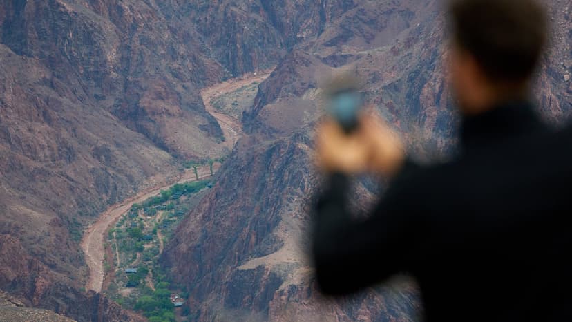 Flash Floods Trap Hikers: 2 Dead, Dozens Missing