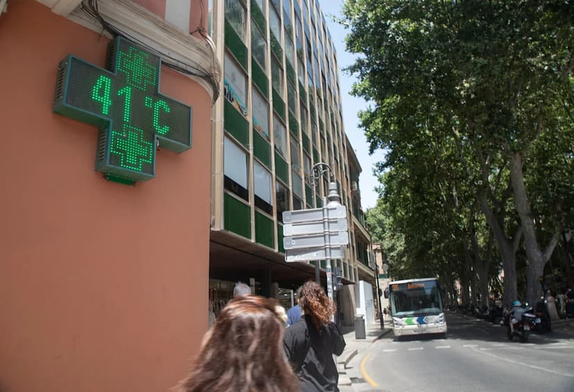 Europe Swelters: Greece & Spain Brace for 44C Heat