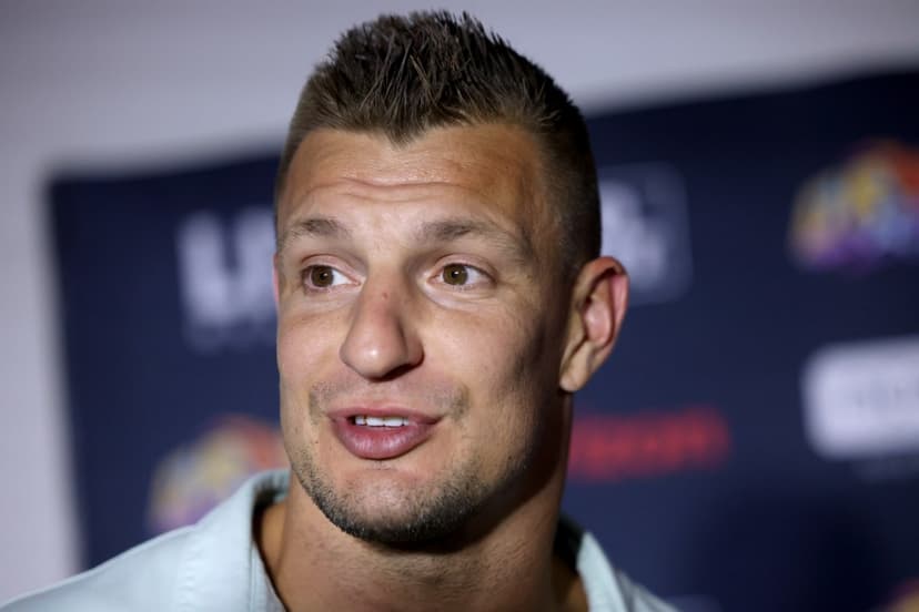 Gronk picks Bucs '20 as his best Super Bowl team