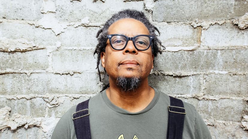 Guitarist's Leap: From Penury to Joni Mitchell's Stage