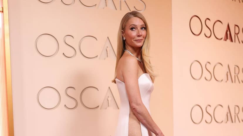 Gwyneth Paltrow's 50s Style: Naked Dress Shines