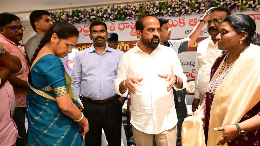 Health Minister: Service Over Rights for Doctors