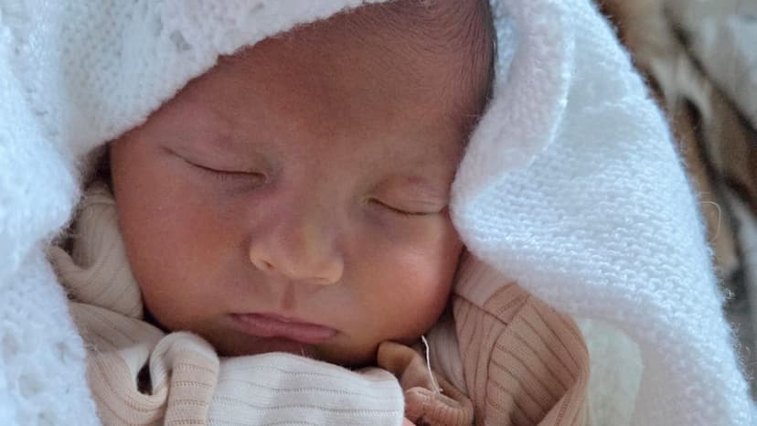 New Sleeping Bag Lights Up Baby Jaundice Care