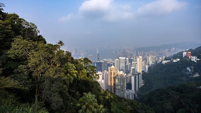 Mainlanders Flock to Hong Kong: Rents Soar