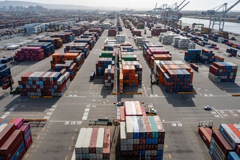 Strait Closure Boosts Khor Fakkan Port Traffic Dramatically