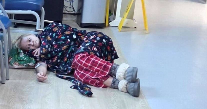 Hospital Floor Ordeal: Woman Left in Pain for Hours
