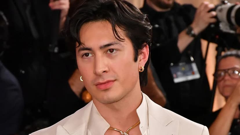 Hudson Williams Tries to Burn Autograph Photo in Paris