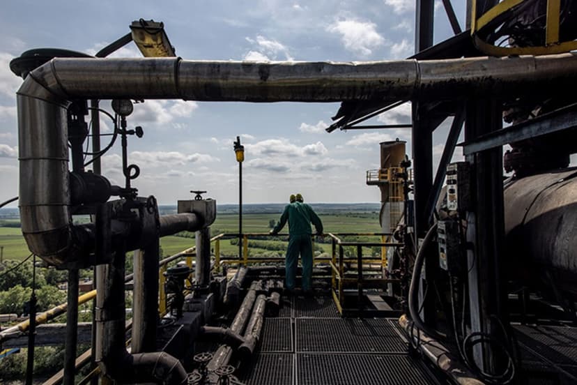 Hungary's Oil Supply Halted: Reserves Sought