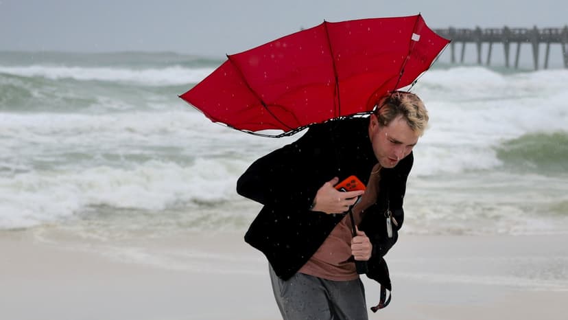 Category 3 Isaias Aims for U.S. Gulf Coast Landfall