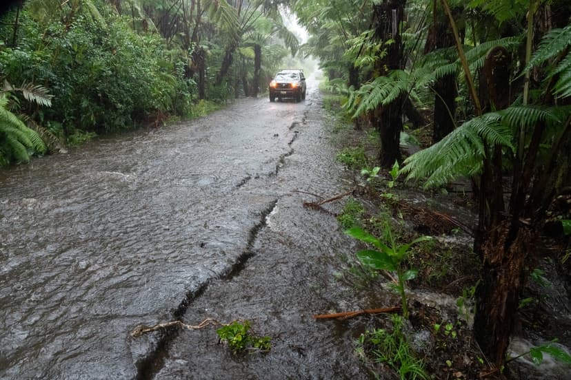 Hurricane Lala Lashes Hawaii, Skirts Big Island
