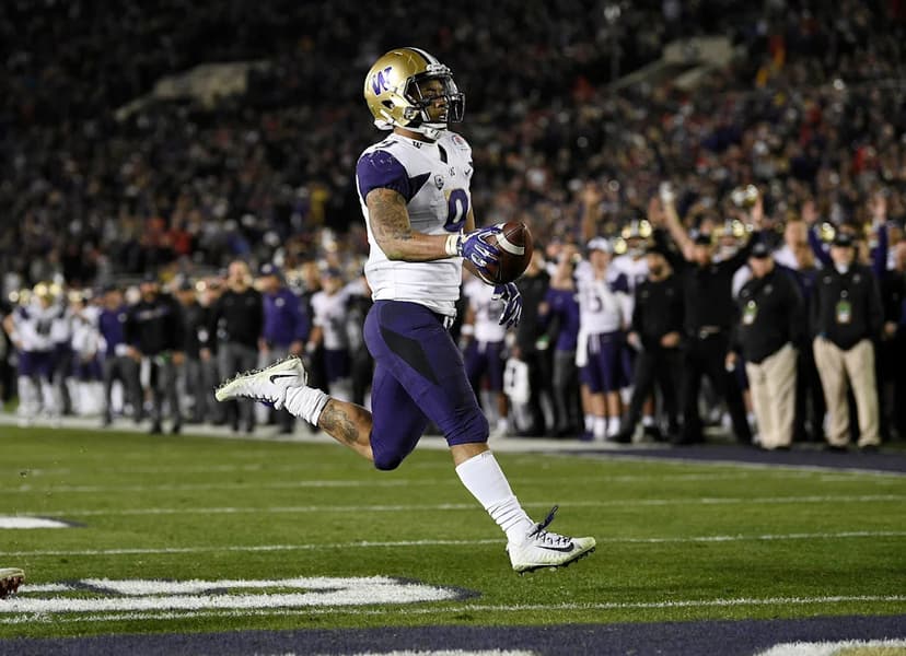 Huskies Legends Kearse & Gaskin Return to Fall Camp