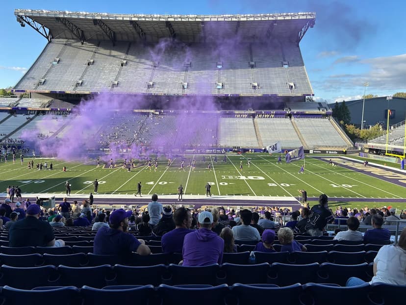 Freshman Fruean to Start for Huskies at OLB