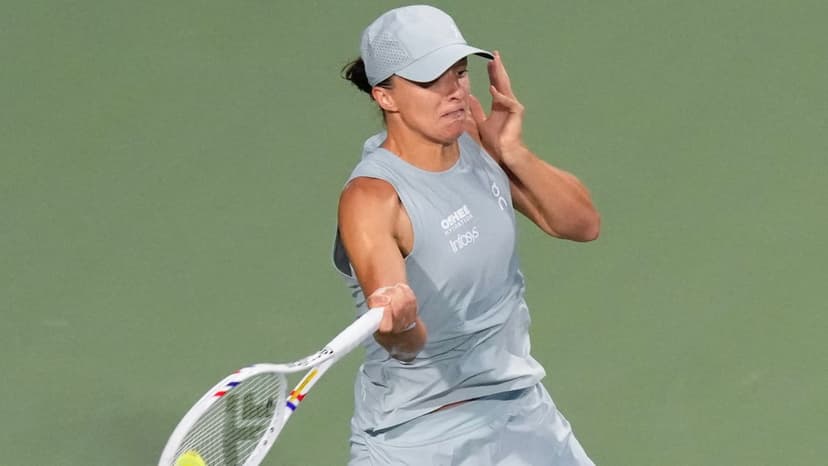 Swiatek Roars Back to Reach First Final of Year
