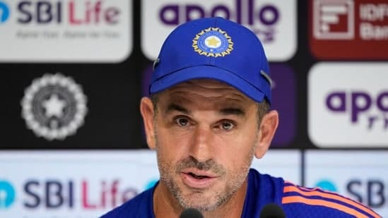 Ryan ten Doeschate seeks exit from India coaching role