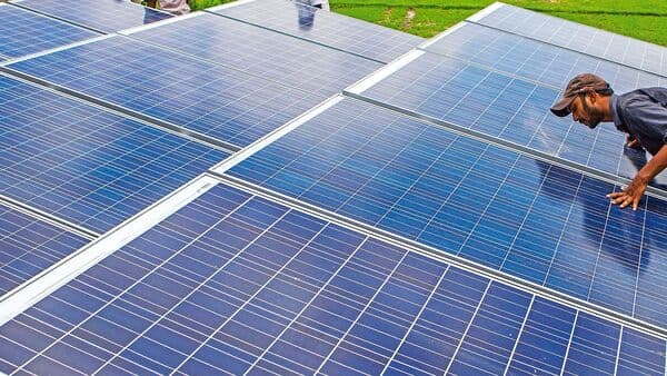 Solar Industry Urges Government Support for Manufacturing