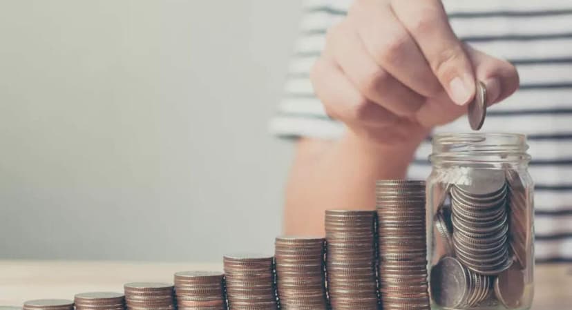 Indian Stocks Defy Tech Slump, Nifty and Sensex Gain Ground