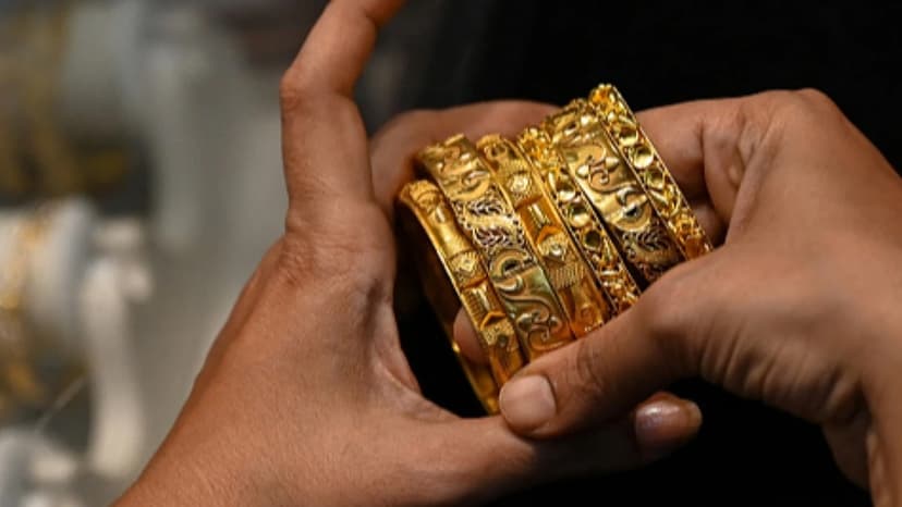 India's Jewelers Go Public for Growth