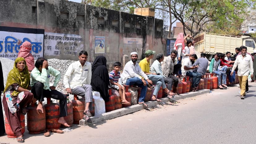 LPG Crisis Fuels Food Inflation Fears in India