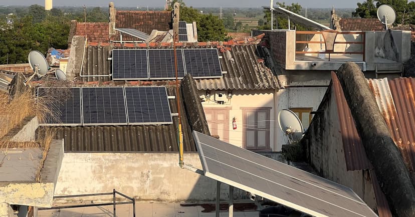 India's Solar Push Stalls Amid Loan Woes