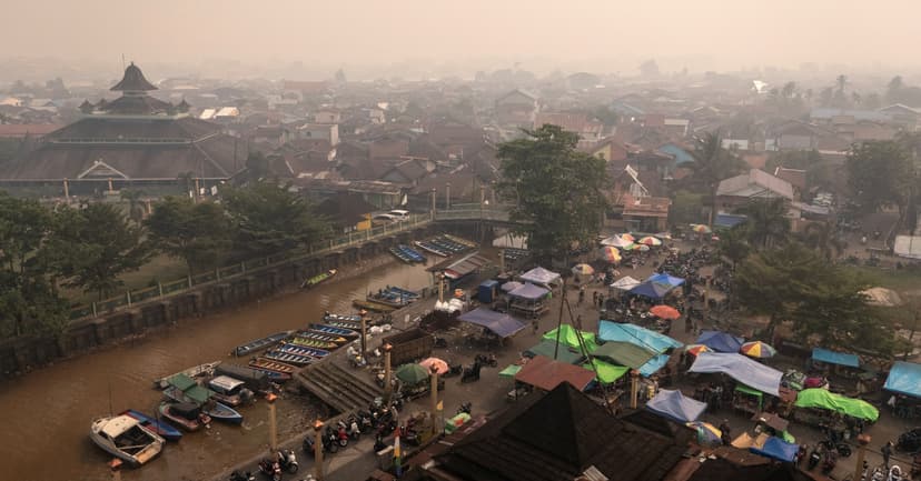 Air Quality Crisis Forces Indonesian Schools Online