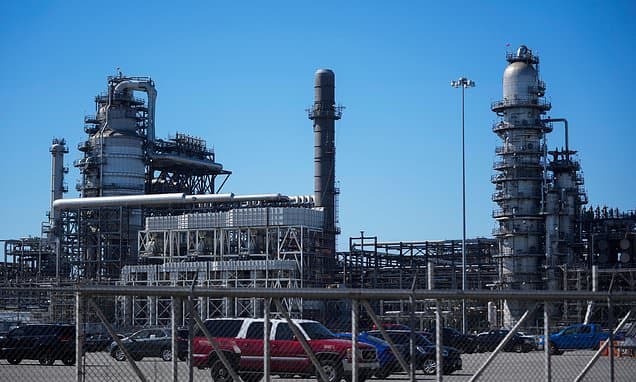 Oil Tankers Halted: Global Reserves Unused Amid Iran War