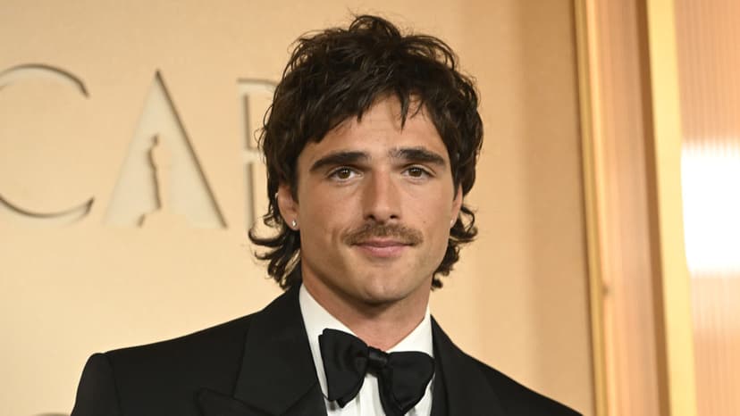 Jacob Elordi Snaps at Paparazzi: "Not My Thing"