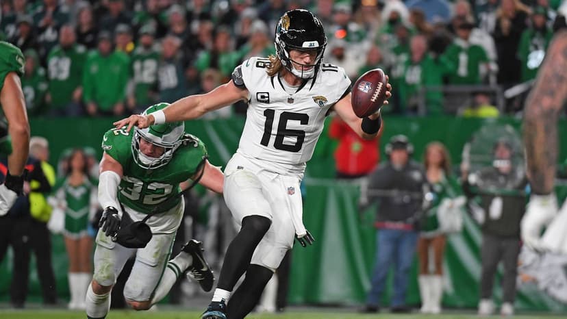 Lawrence's 4 TDs Lead Jaguars Over Eagles