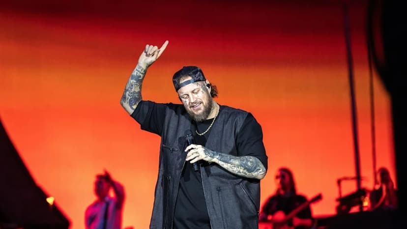 Jelly Roll Fights Stress Eating Amid Divorce