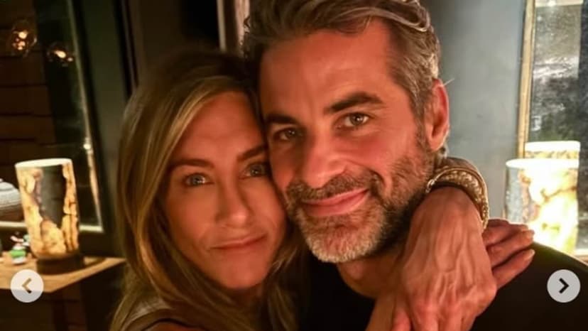 Aniston & Curtis: Relationship Goals in Sweet Easter Snap