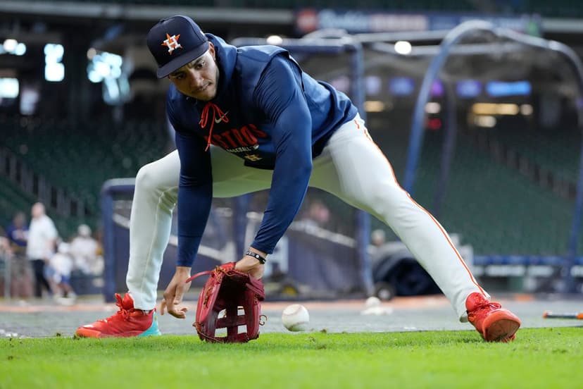 Astros' Star Shortstop Returns to Boost Playoff Push