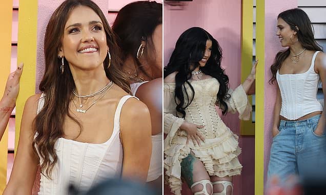 Fans Roast Jessica Alba's Super Bowl Moves