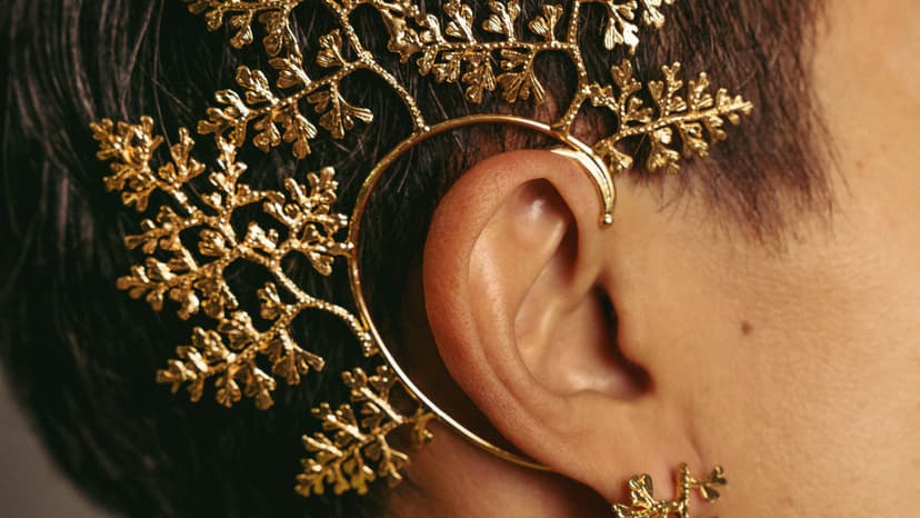 Jeweler Crafts Ocean's Fragility into Art