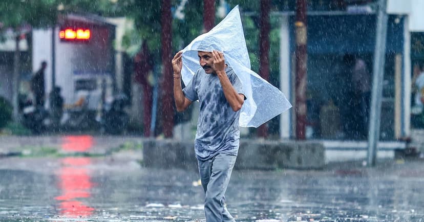 October Snow Threatens J&K Harvests; Trekkers Warned