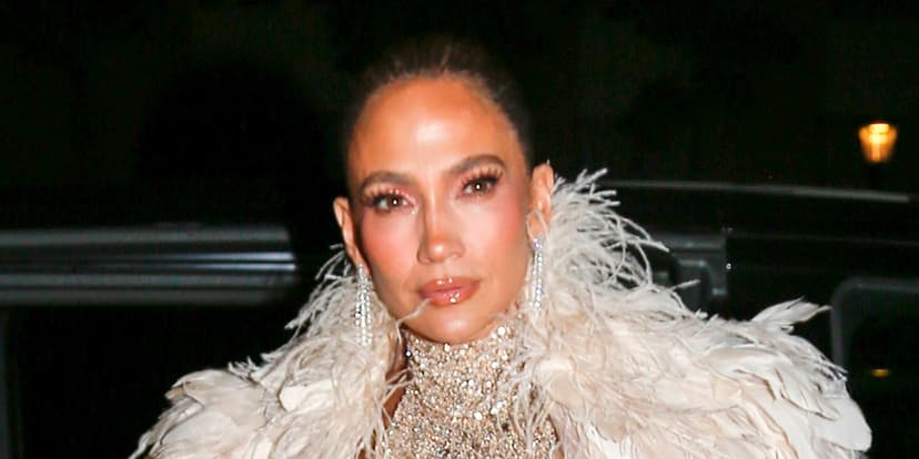 J.Lo's Lookalike Sister Lynda Joins Rare Public Outing