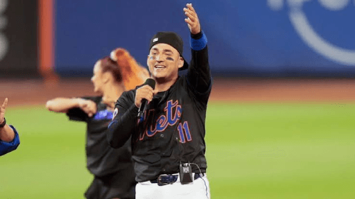 Ex-MLB Star Iglesias Swings for Broadway Stage