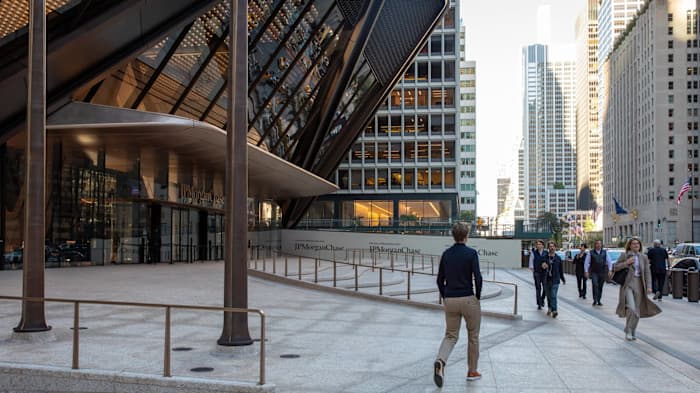 JPMorgan Scrutinizes Banker Hours with Digital Watchdog