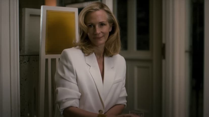 Julia Roberts' Diamond Strawberry Dazzles at Golden Globes