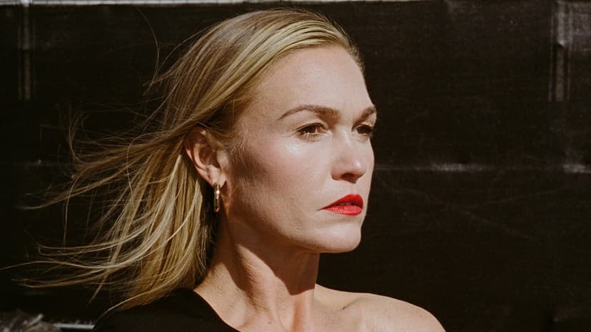 Julia Stiles Shines on DWTS