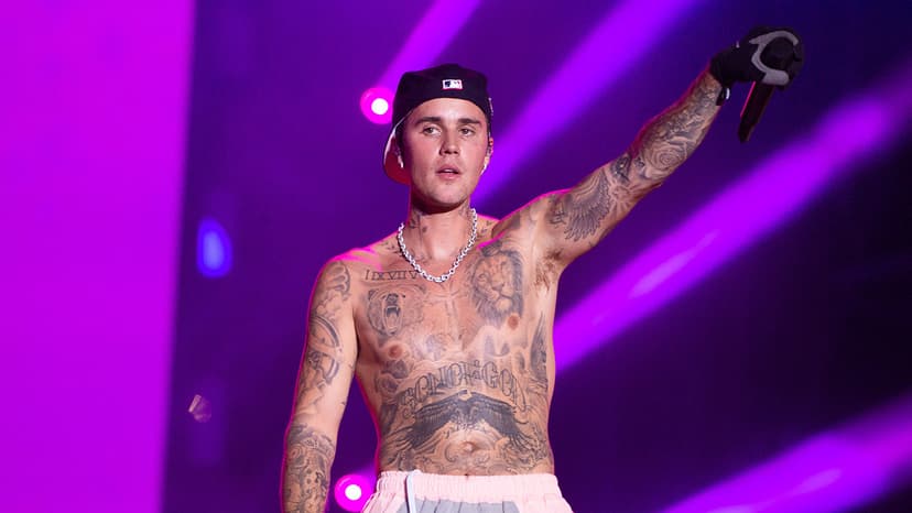 Bieber Back at the Grammys Stage!