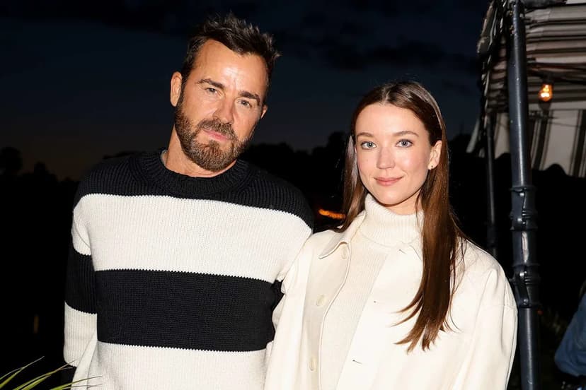 Justin Theroux Skips Snow for Beach Christmas with Wife