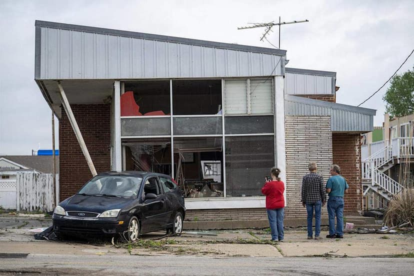 Kansas City Tornadoes Surprise Forecasters