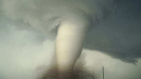Kansas Tornado Threatens Neodesha: Life-Threatening Situation!