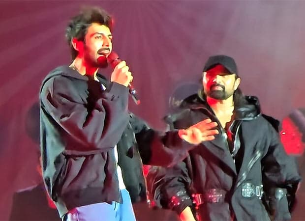 Kartik Aaryan Shines at Himesh Reshammiya's Blockbuster Mumbai Concert