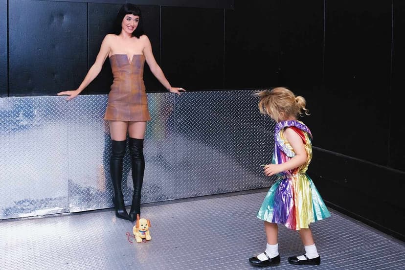 Katy Perry's Daughter Daisy Joins Mom On Stage!