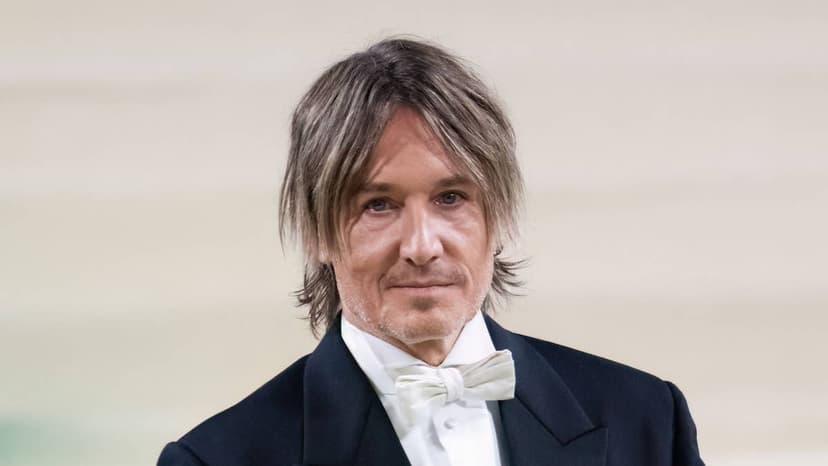 Keith Urban Performs Amidst Ex's Romance Rumors