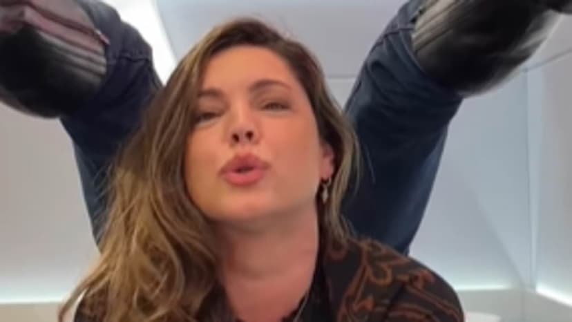 Kelly Brook's 'Secret' Flexibility Exposed by Colleague