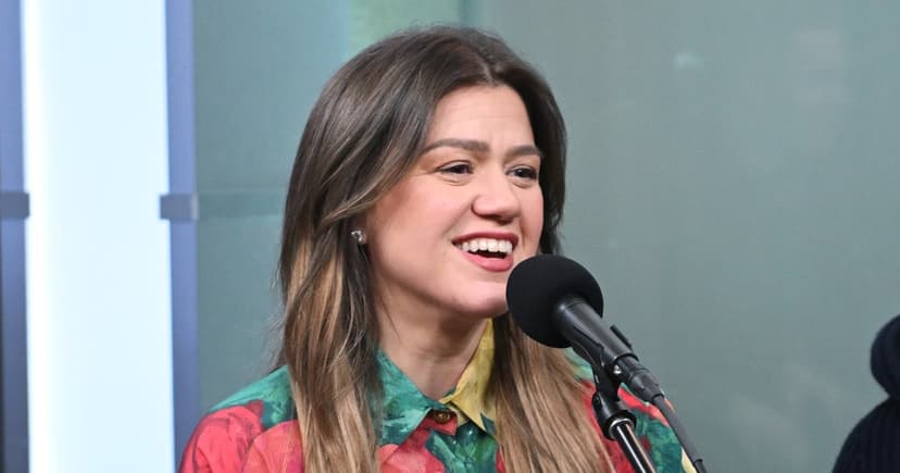 Kelly Clarkson: Single Life is 'Really Good' for Me and My Kids